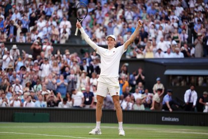 Jannik Sinner celebra su primera victoria de Wimbledon