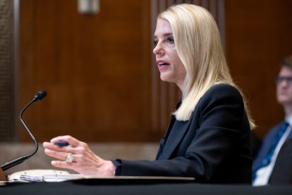 Bondi on the Senate floor/Saul Loeb