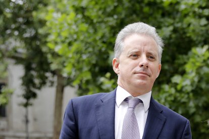 Una imagen de Christopher Steele llegando a una corte de Londres en 2020