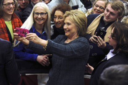 Clinton con simpatizantes durante la campaña de 2016.