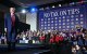 Trump en el escenario en Las Vegas, Nevada, frente a un cartel que dice ‘No Tax on Tips’