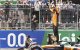 El piloto australiano de McLaren Oscar Piastri celebra tras ganar la carrera del Gran Premio de China de Fórmula Uno en el Circuito Internacional de Shanghai, Shanghai, domingo 23 de marzo de 2025