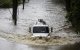 Un camión circula por una carretera inundada mientras el huracán Erin, de categoría 3, abandona la región de Naguabo, en Puerto Rico, el 16 de agosto de 2025. El huracán Erin, que se encontraba en alta mar, fue rebajado a tormenta de categoría 3 en la madrugada del domingo, mientras las lluvias azotaban las islas del Caribe y los servicios meteorológicos advertían de posibles riadas y corrimientos de tierra.
