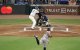 El bateador designado de la Liga Nacional, Shohei Ohtani, de los Dodgers de Los Ángeles, batea en la segunda entrada del partido de las Estrellas de la MLB en el Truist Park de Atlanta, Georgia, el 15 de julio de 2025. Tarik Daniel Skubal, de los Tigres de Detroit, de la Liga Americana, lanza una bola a Ohtani.