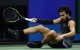 El español Carlos Alcaraz se cae durante el partido de cuartos de final de individuales masculinos contra el estadounidense Ben Shelton, en la décima jornada del torneo de tenis del US Open, celebrado en el Centro Nacional de Tenis Billie Jean King de la USTA, en la ciudad de Nueva York, el 9 de septiembre de 2026.