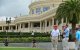 Trump juega al golf en el Trump National Golf Course de West Palm Beach, Florida, en una foto de archivo.