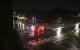 Un camión de bomberos en Florida bajo lluvias torrenciales provocadas por la llegada del huracán 'Helene'.