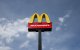 Foto de archivo de un cartel de McDonald's