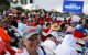 Voto Latino: un asistente luce una gorra de "Latinos por Trump" antes de un mitin de "Save America"