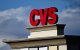 El logotipo de la farmacia CVS aparece en un cartel sobre una tienda de CVS Health Corp