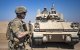 Soldado estadounidense frente a un IFV Bradley en Siria