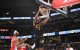 Evan Mobley anota frente a los Memphis Grizzlies