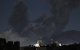 Humo sobre la capital de Yemen tras los bombardeos de EEUU