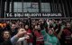 Simpatizantes de Ekrem Imamoglu, protestando