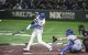Shohei Ohtani batea frente a los Cubs