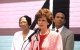 Image #: 15839242 La esposa del candidato Kitty Dukakis en un acto durante la Convención Demócrata en Atlanta en agosto de 1988.  El alcalde de Atlanta, Andrew Young, al fondo Dennis Brack /Landov