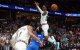 El escolta de los Memphis Grizzlies Ja Morant (12) pierde el control del balón al recibir una falta del escolta de los Oklahoma City Thunder Luguentz Dort (5) durante el segundo cuarto del tercer partido de la primera ronda de los Playoffs 2024 de la NBA en el FedExForum.