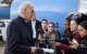 Biden atiende a un grupo de periodistas