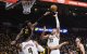 El alero de los Denver Nuggets Aaron Gordon (32) lanza a canasta
