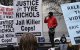 Un manifestante pide justicia por Tyre Nichols
