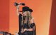 Lainey Wilson acepta el premio a la artista femenina del año durante la 60ª edición de los Premios de la Academia de Música Country el jueves 8 de mayo de 2025, en Frisco, Texas.