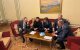 En esta fotografía tomada y difundida por el Ministerio de Asuntos Exteriores ucraniano el 10 de mayo de 2025, (de izq. a dcha.) el primer ministro británico Keir Starmer, el presidente ucraniano Volodymyr Zelensky, el presidente francés Emmanuel Macron, el primer ministro polaco Donald Tusk y el canciller alemán Friedrich Merz asisten a una llamada telefónica con el presidente estadounidense tras su reunión en Kiev, en medio de la invasión rusa de Ucrania.