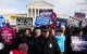 Activistas provida participan en la "Marcha por la Vida", un evento anual para conmemorar el aniversario del caso Roe vs Wade de la Corte Suprema de 1973, que legalizó el aborto en los Estados Unidos, frente a la Corte Suprema de los Estados Unidos en Washington, DC, 18 de enero de 2019.