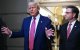 Donald Trump y Mike Johnson tras una reunión con congresistas del GOP en el Capitolio
