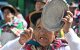 Mujeres bolivianas en una marcha para exigir al gobierno de Luis Arce que de solución a los problemas del país