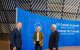 El primer ministro de Canadá, Mark Carney (izq.), la presidenta de la Comisión Europea, Ursula von der Leyen, y el presidente del Consejo Europeo, Antonio Costa, reaccionan durante la 20ª cumbre UE-Canadá en Bruselas, el 23 de junio de 2025.