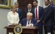 Imagen de archivo del presidente Trump con parte de su gabinete