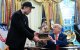 Musk y Trump en el Salón Oval/ Allison Robbert