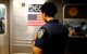Oficial del NYPD en el metro/ Charly Triballeau