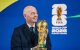 Gianni Infantino, con el trofeo de la Copa Mundial de la FIFA. Noviembre de 2026