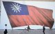 (Archivo) Imagen de una bandera de Taiwán en una plaza