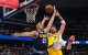 El alero de los Denver Nuggets, Spencer Jones (21), comete una falta sobre el alero de Los Angeles Lakers, Luka Dončić (77), durante la primera mitad de un partido de baloncesto de la NBA el martes 20 de enero de 2026 en Denver.