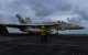 Un marinero estadounidense preparándose para lanzar un F/A-18E Super Hornet