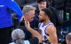 Steve Kerr y Stephen Curry, de los Warriors, se abrazan tras vencer a los Clippers