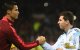 Cristiano Ronaldo y Leo Messi se saludan antes de un juego entre Portugal y Argentina en 2014
