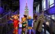 Las mascotas de la Copa Mundial de la FIFA dentro del Empire State Building