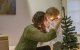 Una madre con su hijo en navidad (Archivo)
