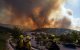 Un grupo de bomberos se prepara para combatir las llamas en California