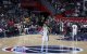 10 de febrero de 2025, Washington, Distrito de Columbia, EE. UU.: VICTOR WEMBANYAMA, con el dorsal n.º 1 de los San Antonio Spurs, observa el partido contra los Washington Wizards en el Capital One Arena. (Crédito de la imagen: © Sabina Shysh/ZUMA Press Wire)