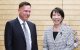 Peter Thiel reunido con la primera ministra japonesa Sanae Takaichi (R), en marzo de 2026.