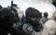 Policías y civiles chocan con manifestantes antigubernamentales