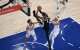 El pívot-ala francés de los San Antonio Spurs, con el dorsal n.º 1, Victor Wembanyama, lanza a canasta mientras es defendido por el escolta de los Knicks, con el dorsal n.º 44, Landry Shamet, y el escolta de los Knicks, con el dorsal n.º 3, Josh Hart, durante el tercer partido de las Finales de la NBA entre los San Antonio Spurs y los New York Knicks, celebrado en el Madison Square Garden de Nueva York el 8 de junio de 2026.