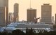 Un crucero Carnival Liberty atracado en el Puerto de Miami