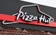 Un cartel iluminado de la cadena de alimentos Pizza Hut