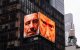 Publicidad digital en Times Square que muestra a Jeffrey Epstein y a Donald Trump/ Adam Gray