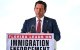 El gobernador de Florida, Ron DeSantis, habla durante una conferencia de prensa
